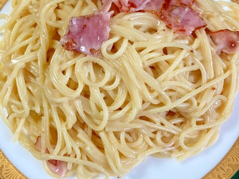 マスカルポーネで作るチーズとベーコンのパスタ